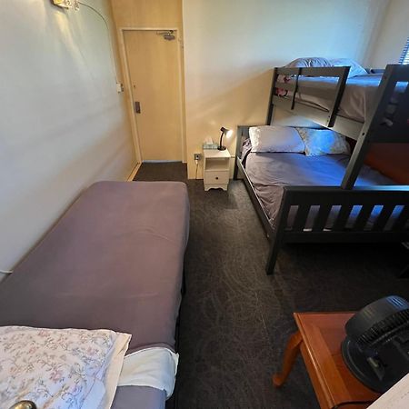 Char'S Landing Hostel Port Alberni Habitación foto