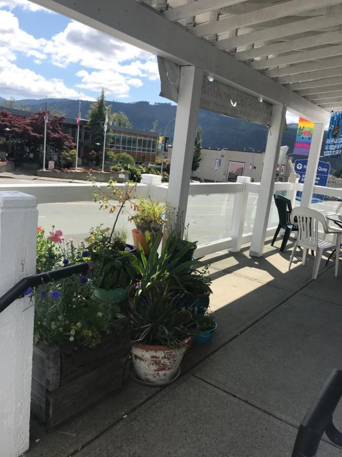 Char'S Landing Hostel Port Alberni Exterior foto
