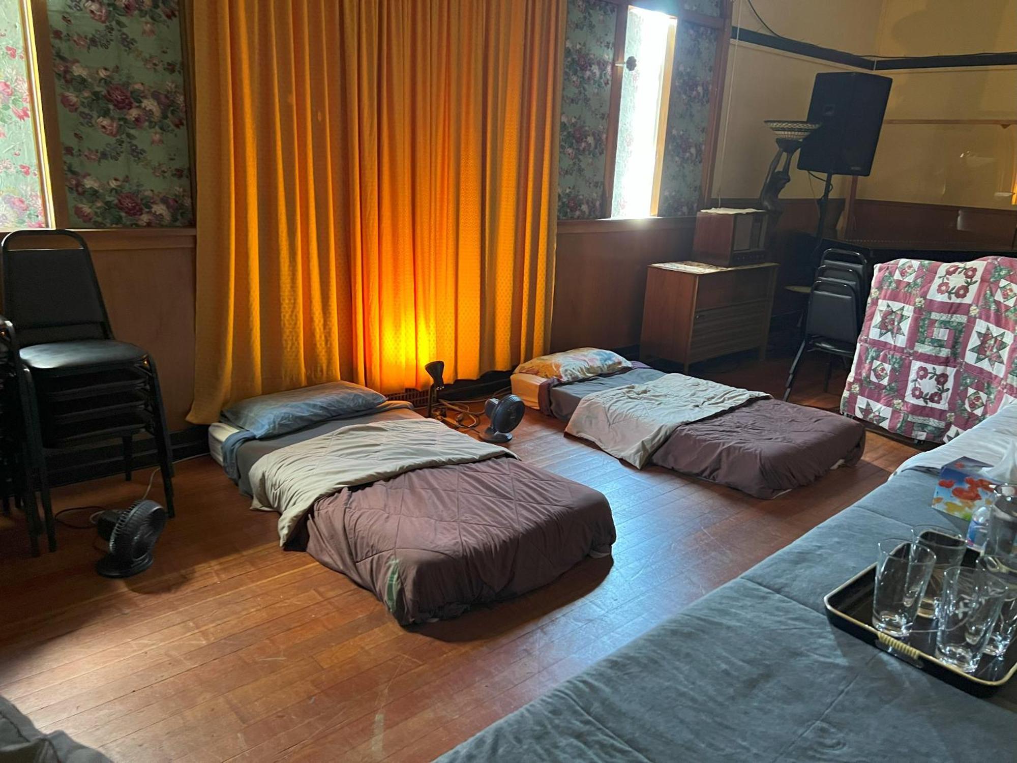 Char'S Landing Hostel Port Alberni Habitación foto