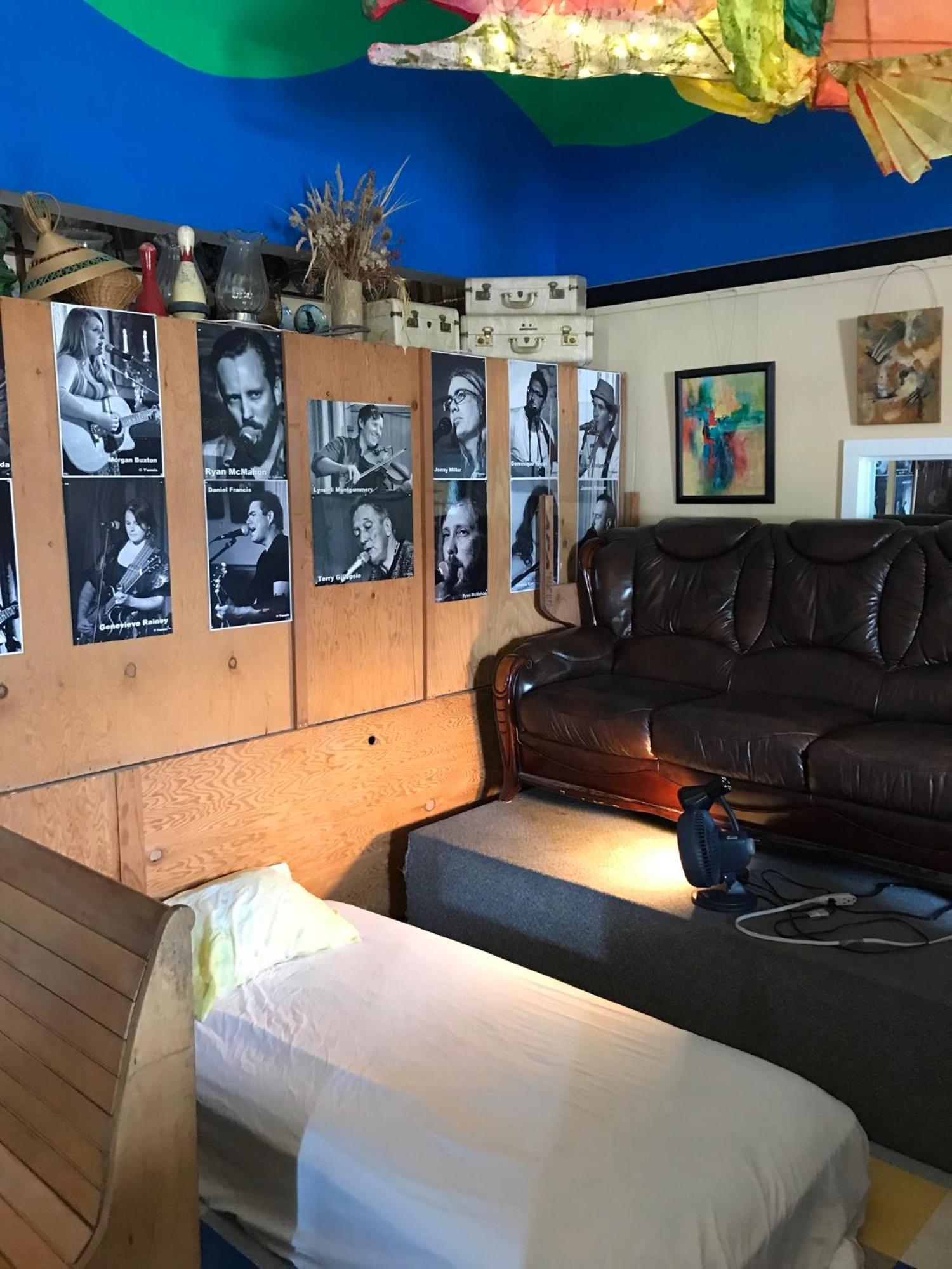 Char'S Landing Hostel Port Alberni Habitación foto