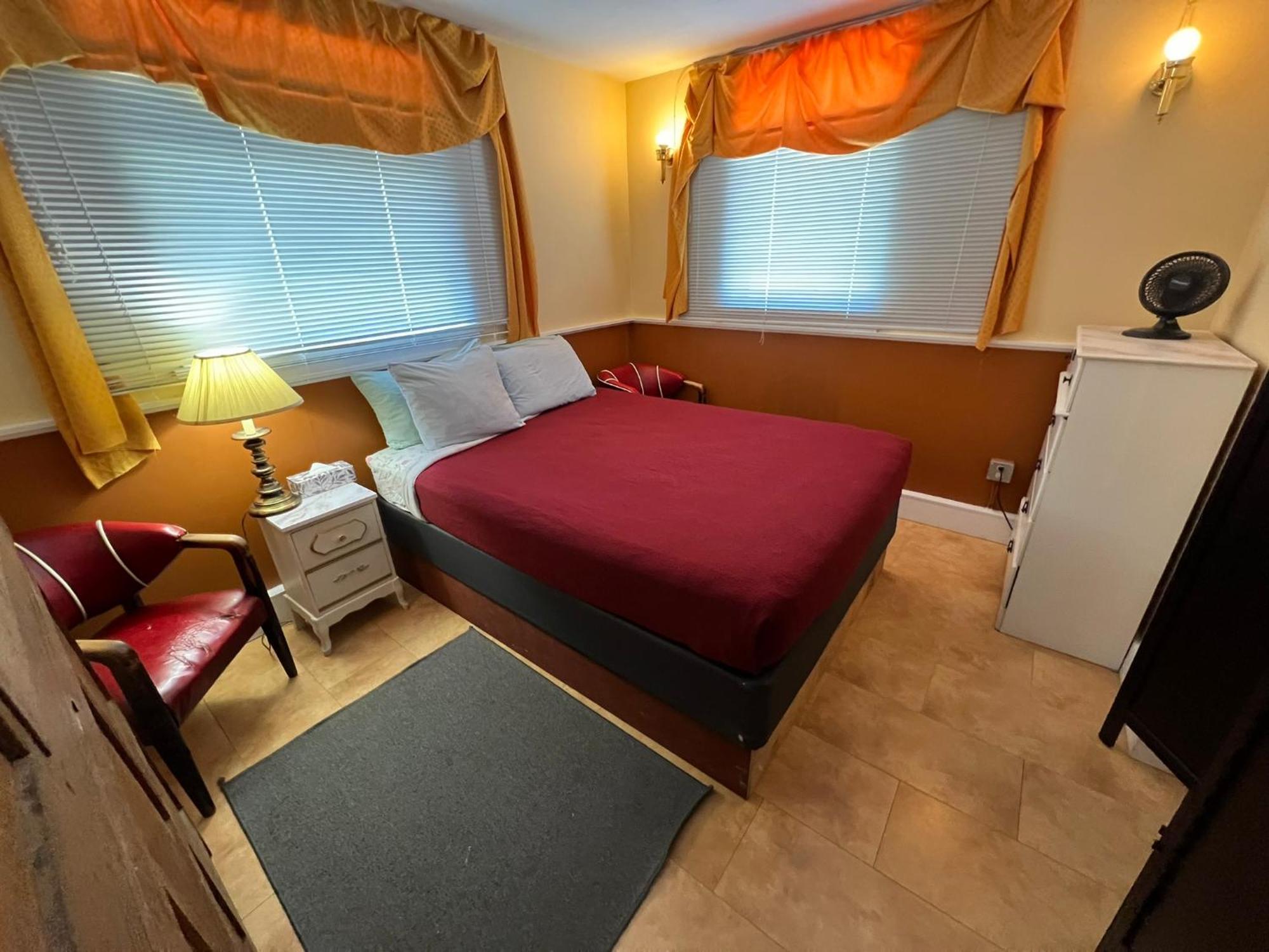 Char'S Landing Hostel Port Alberni Habitación foto